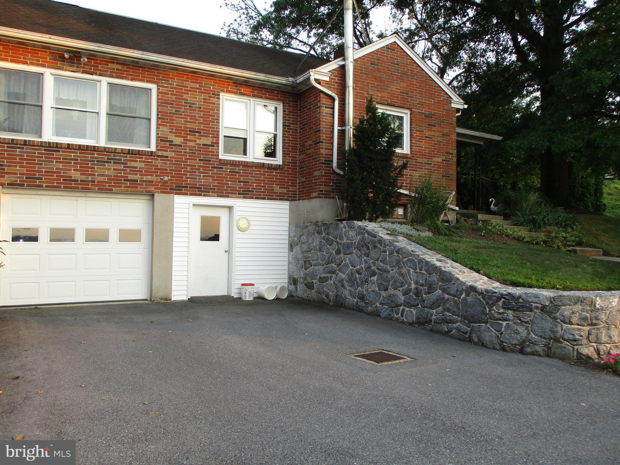 252 Cats Back Road Ephrata, PA 17522 - Photo 4 of 32 Gallery Image 4