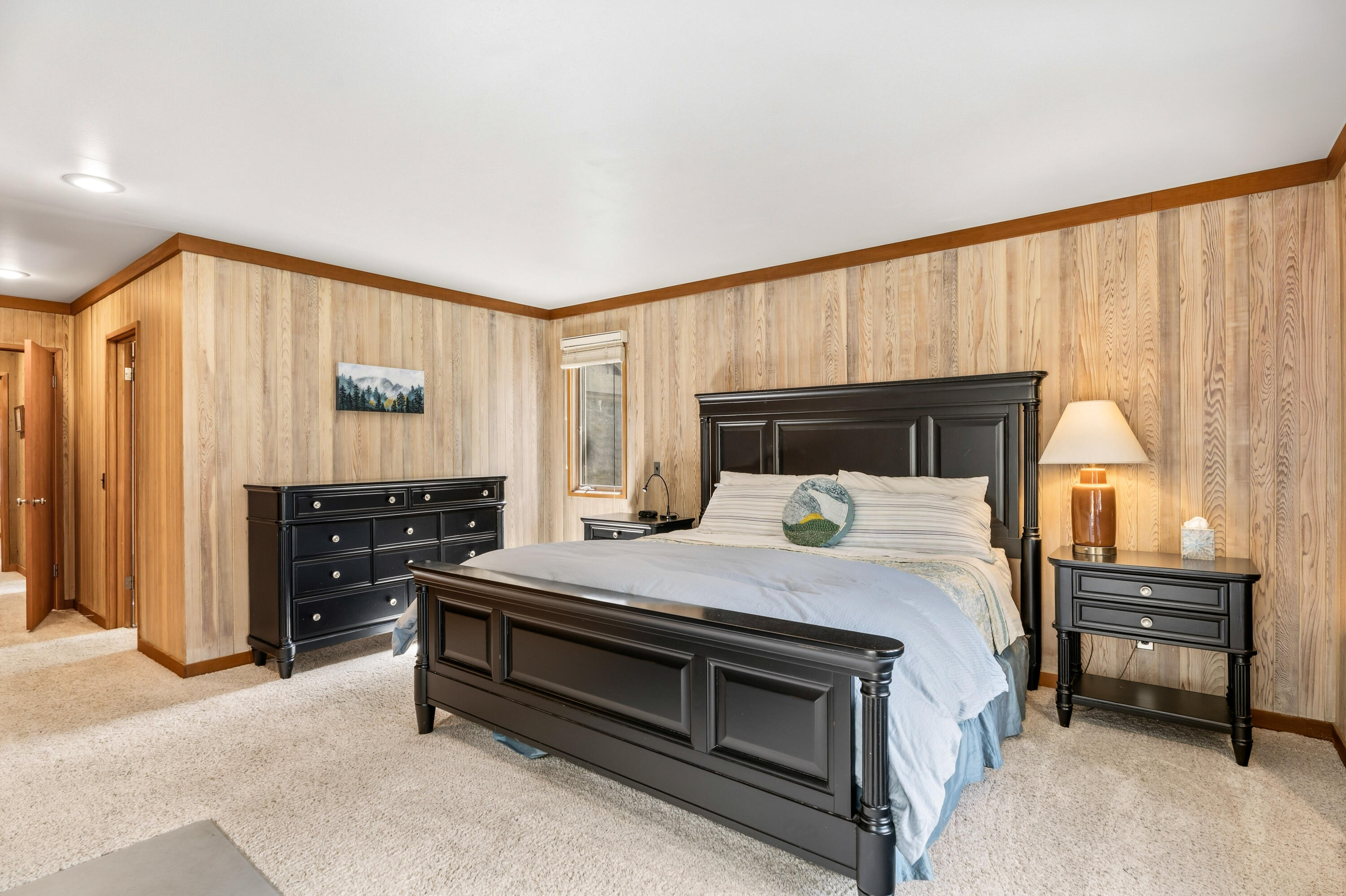 17866 Grouse Lane, Unit 3 Sunriver, OR 97707 - Photo 36 of 61 a bed sitting in a room next to a window