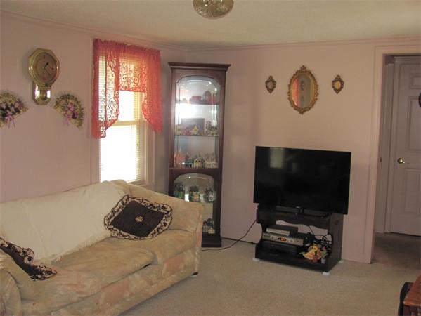 61 Chestnut Street West Springfield, MA 01089 - Photo 10 of 21 Gallery Image 10