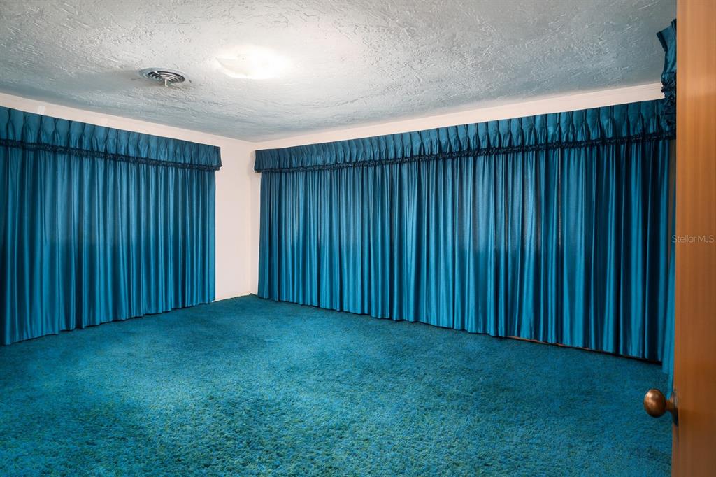 530 Southwest 23rd Avenue Ocala, FL 34471 - Photo 14 of 26 an empty room with windows