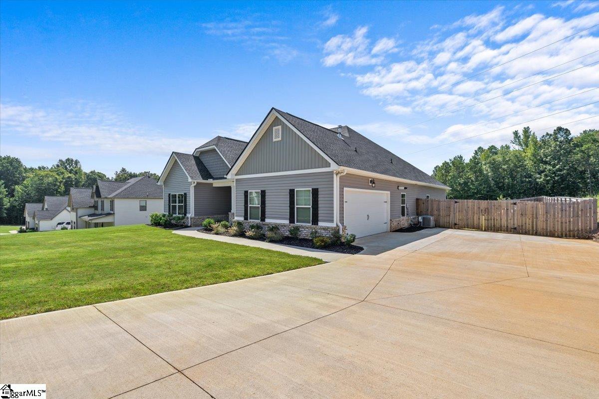 740 Walnut Acres Drive Roebuck, SC 29376 - Photo 2 of 28