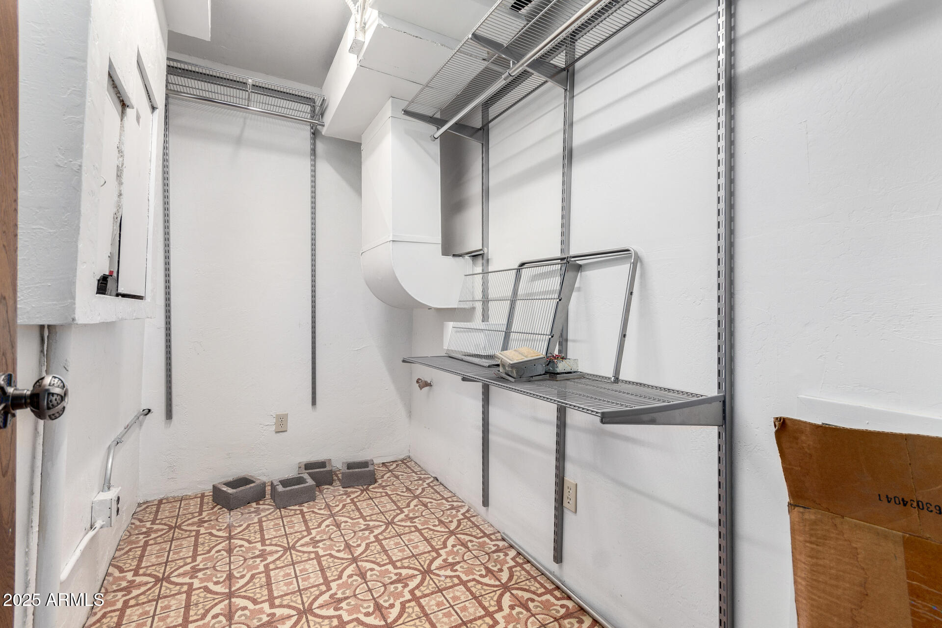 5275 North Camelhead Road Phoenix, AZ 85251 - Photo 38 of 72 a room with table and chairs