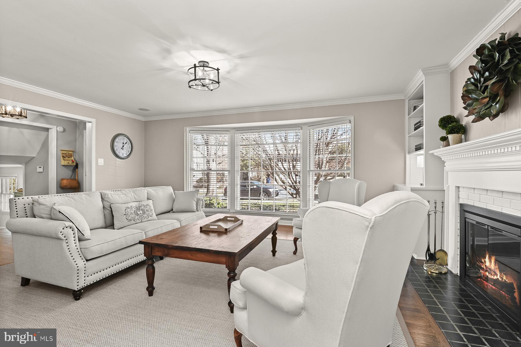 5404 Ridgefield Road Bethesda, MD 20816 - Photo 7 of 41 Living room