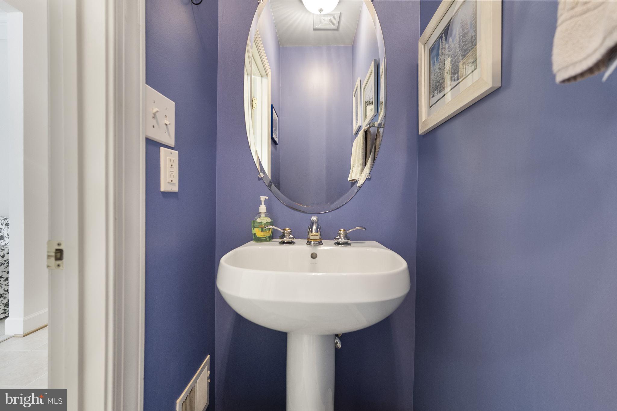 23418 Clarksridge Road Clarksburg, MD 20871 - Photo 12 of 40 Half bath