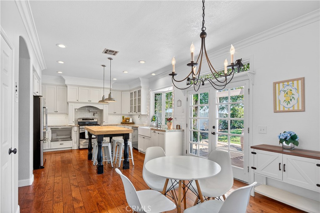 31928 Cercle Chambertin Temecula, CA 92591 - Photo 26 of 74 a large kitchen with a table and chairs