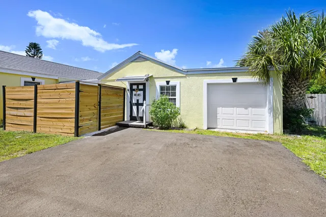 $1,875 | 1704 Oak Street, Melbourne, FL 32901