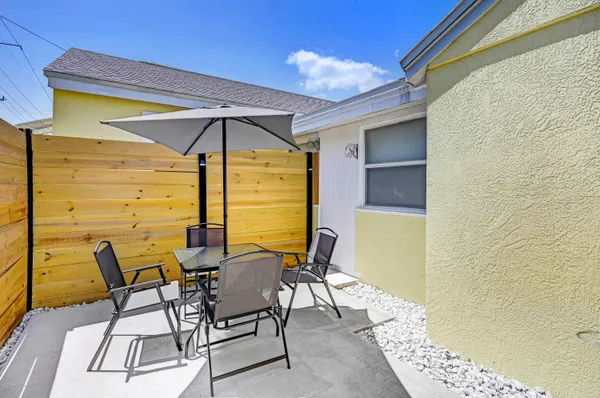 $1,875 | 1704 Oak Street, Melbourne, FL 32901