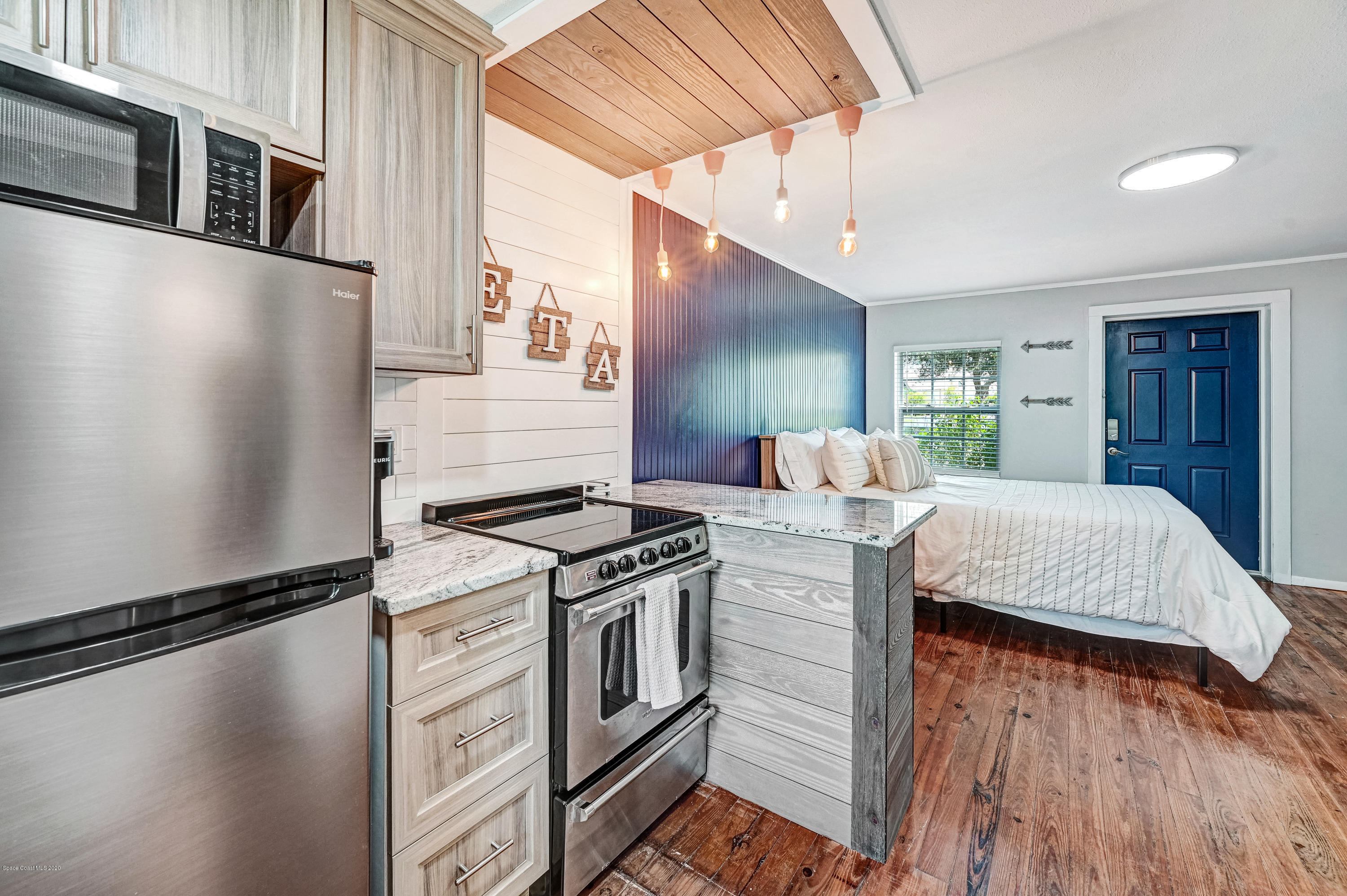 1704 Oak Street Melbourne, FL 32901 - Photo 3 of 15 DSC_6081