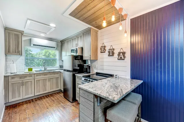 $1,875 | 1704 Oak Street, Melbourne, FL 32901