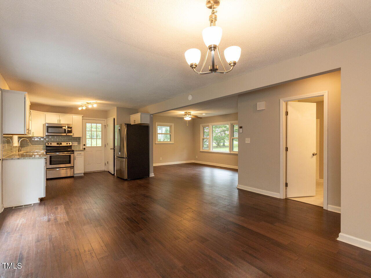 809 Lakeview Road Durham, NC 27712 - Photo 10 of 49 039-1280x960-dining-kitchen