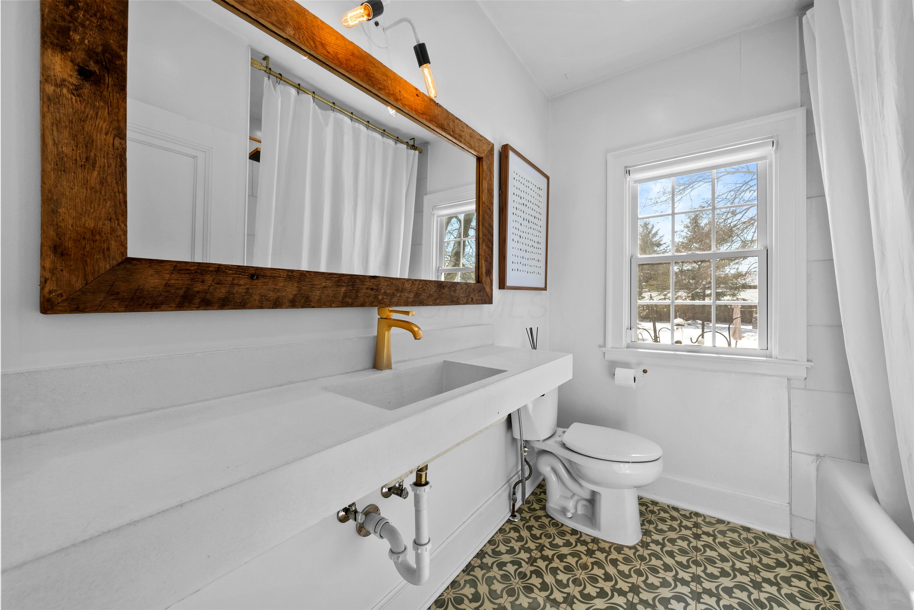 2887 Zollinger Road Columbus, OH 43221 - Photo 22 of 48 DSC04423