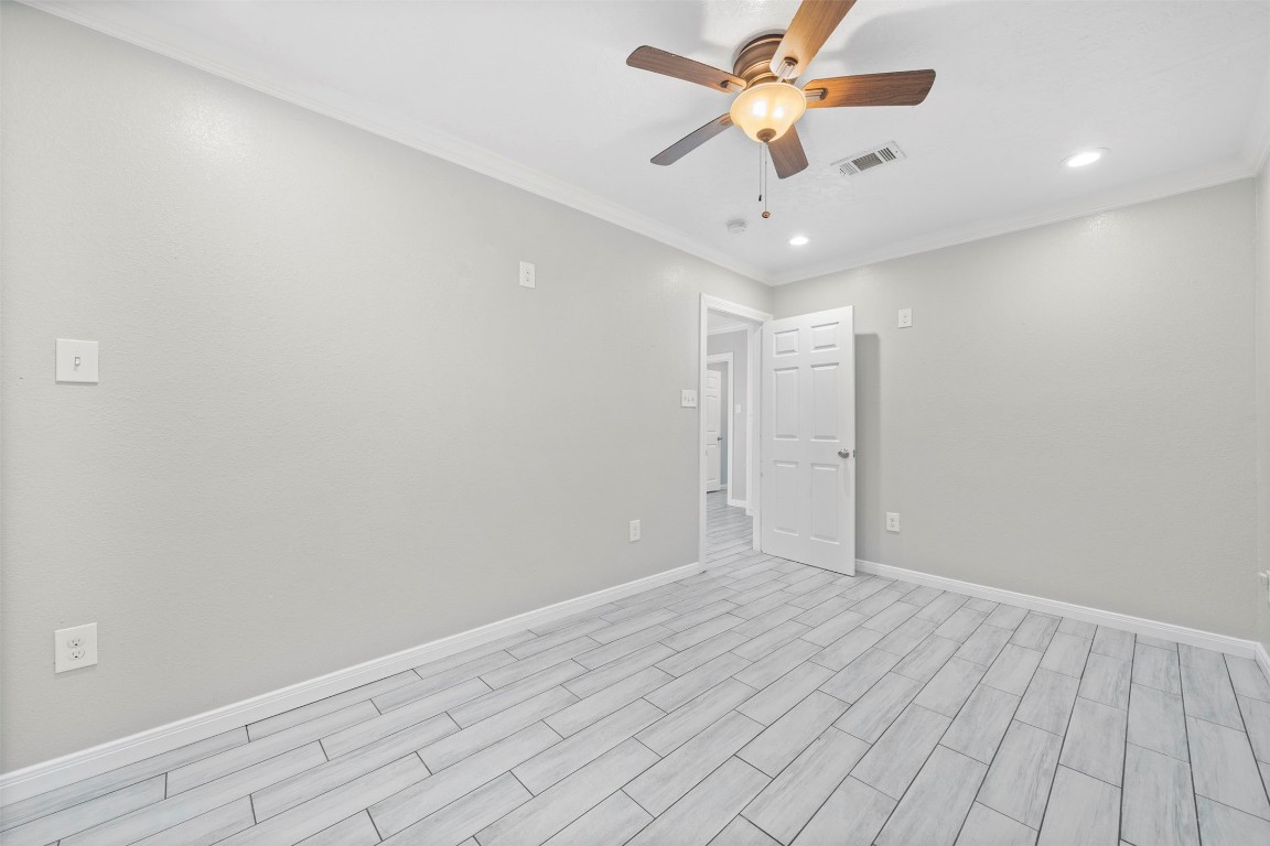 7941 Goode Street Houston, TX 77012 - Photo 14 of 26 a view of an empty room