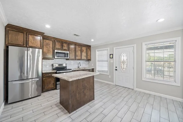 $1,800 | 7941 Goode Street, Houston, TX 77012