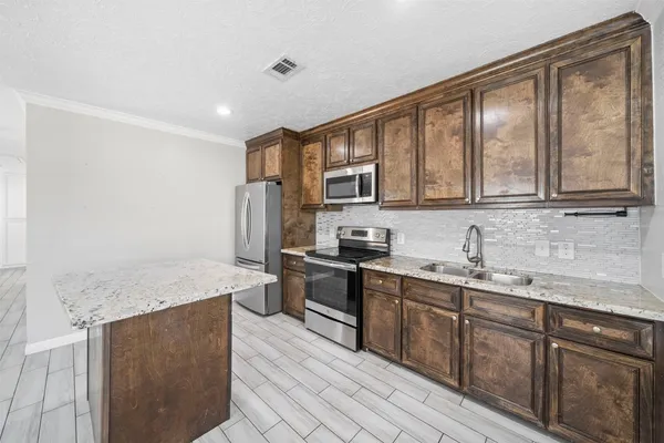 $1,800 | 7941 Goode Street, Houston, TX 77012