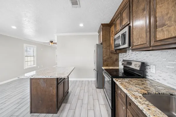 $1,800 | 7941 Goode Street, Houston, TX 77012