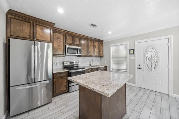 $1,800 | 7941 Goode Street, Houston, TX 77012