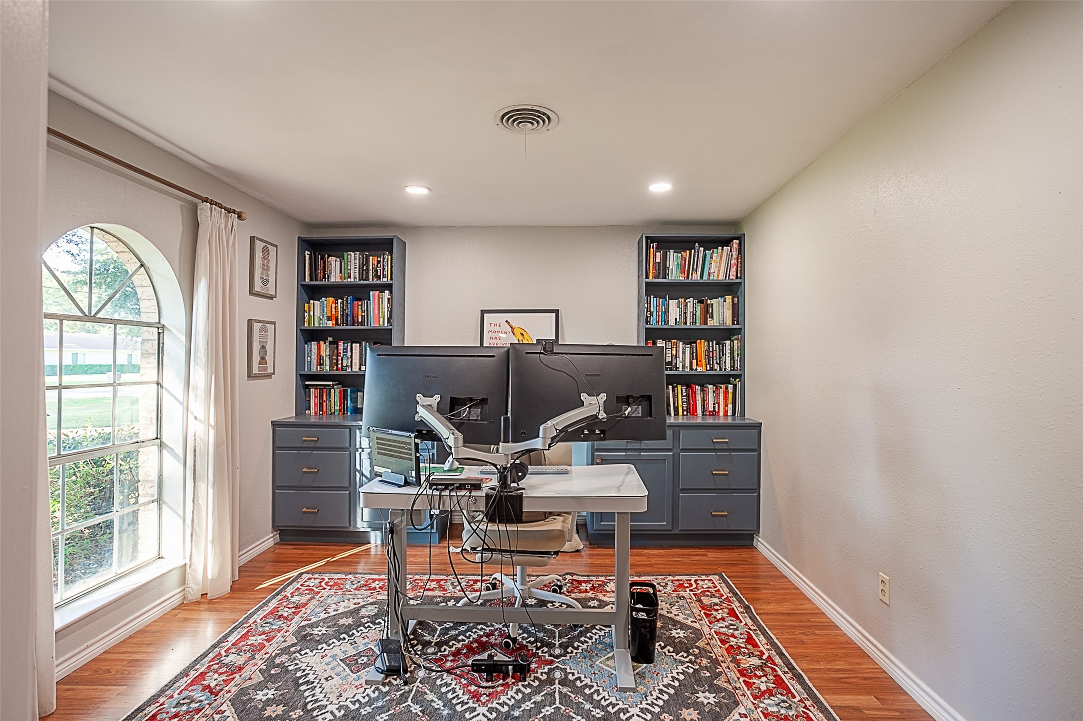 3381 Carpenter Road Orange, TX 77630 - Photo 4 of 29 a living room with furniture a rug and a book shelf