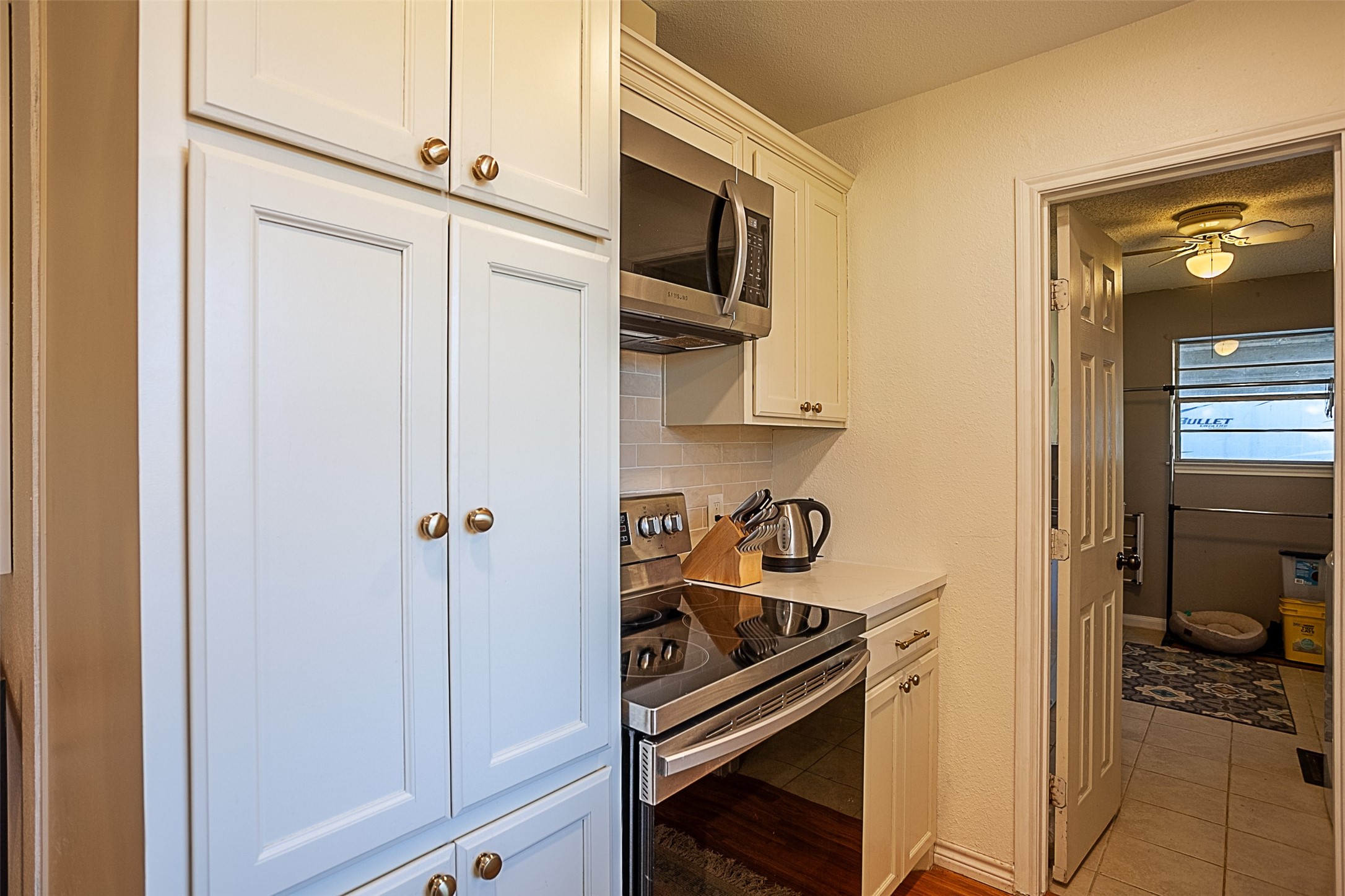 3381 Carpenter Road Orange, TX 77630 - Photo 9 of 29 a view of a kitchen from the hallway