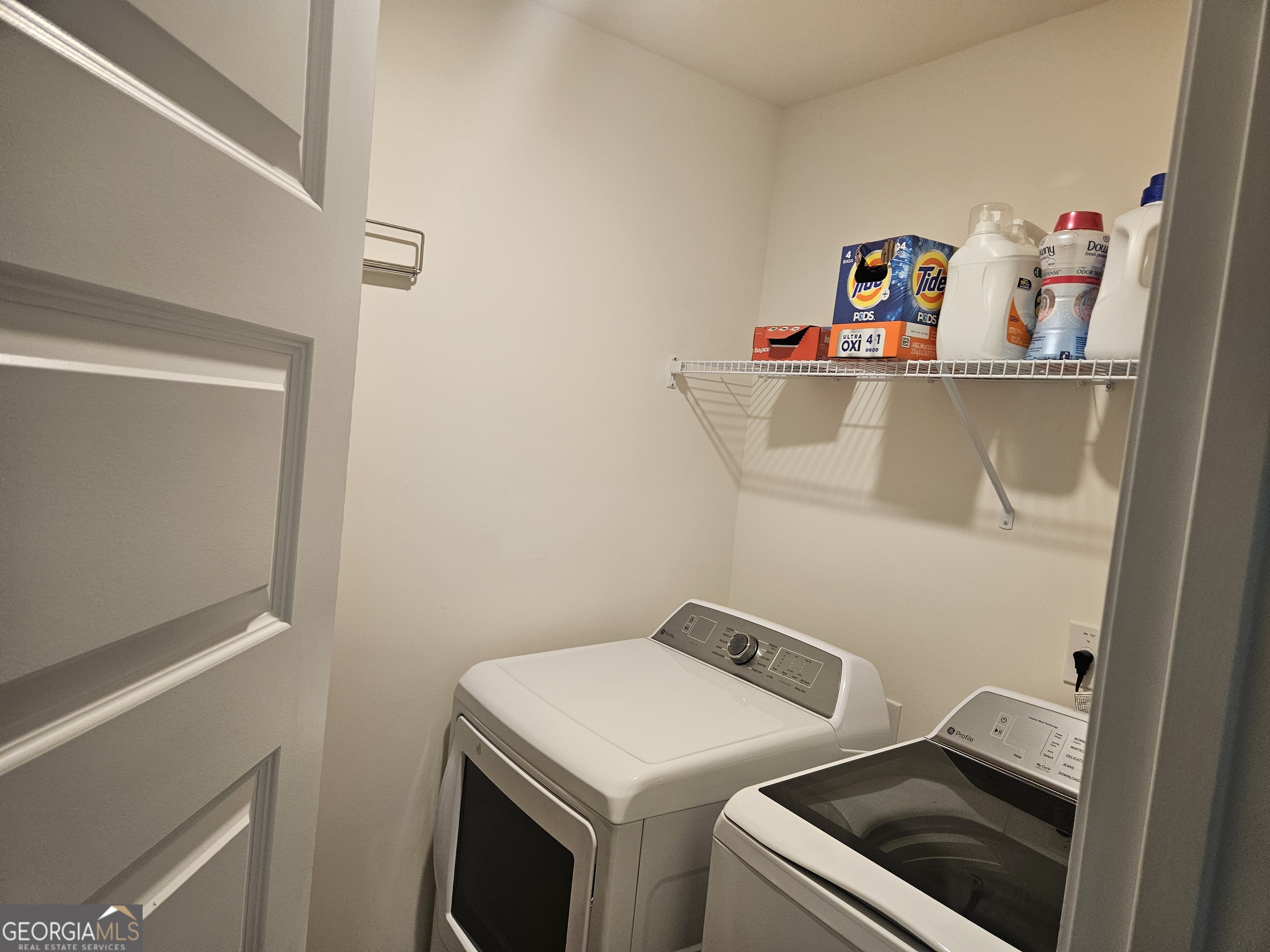 5454 Flat Rock Point Lithonia, GA 30038 - Photo 20 of 24 a utility room with dryer and washer