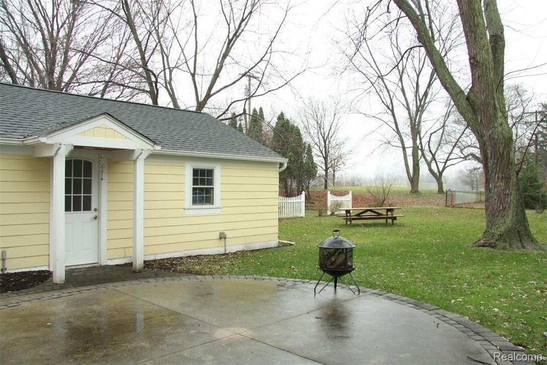 1331 Oak Street Rochester, MI 48307 - Photo 39 of 39 yard1.jpg