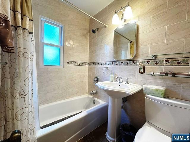 321 Maplewood Drive Paramus, NJ 07652 - Photo 12 of 29