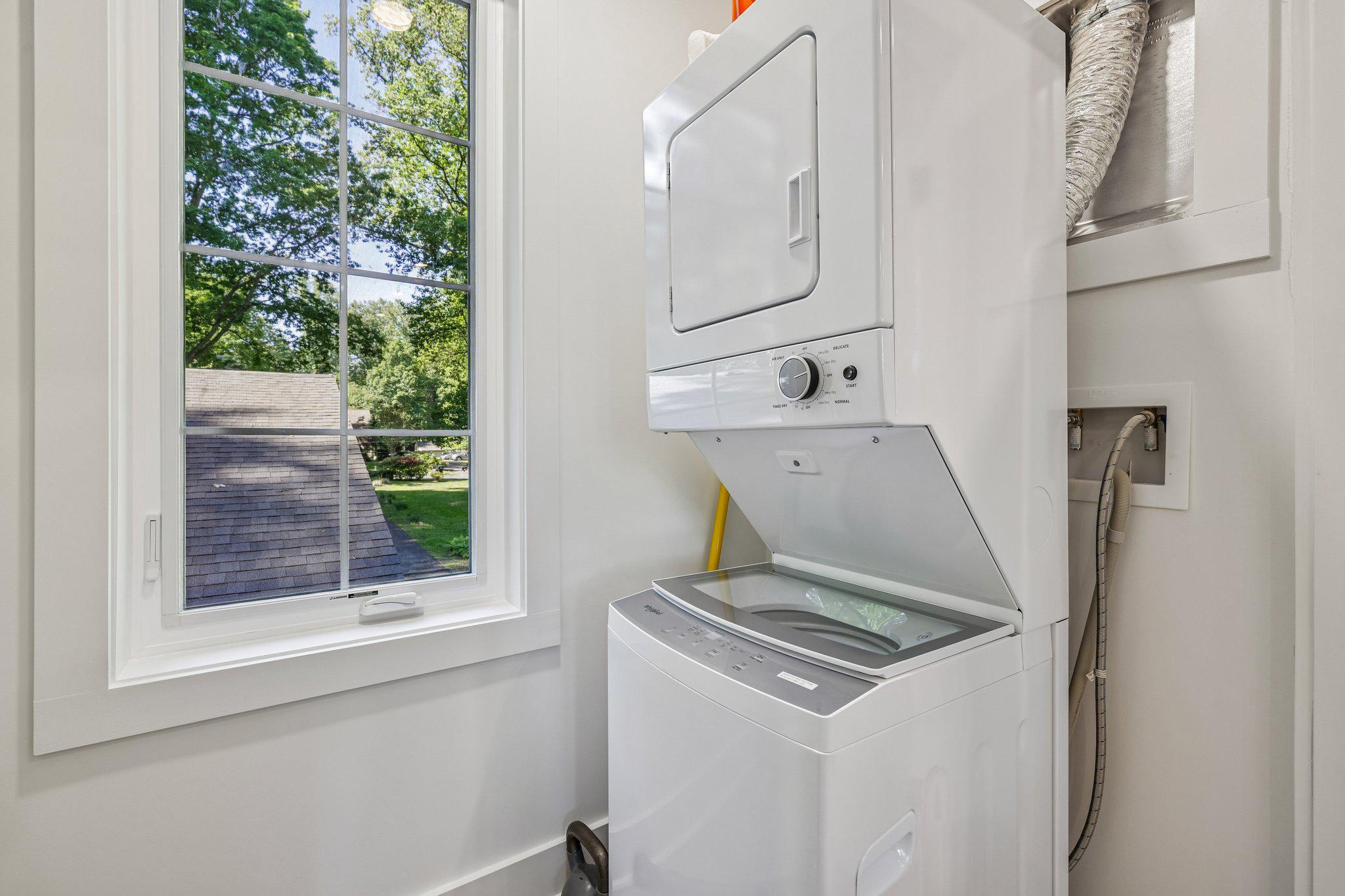 4315 Pinetree Road Rockville, MD 20853 - Photo 15 of 28 a utility room with dryer and washer