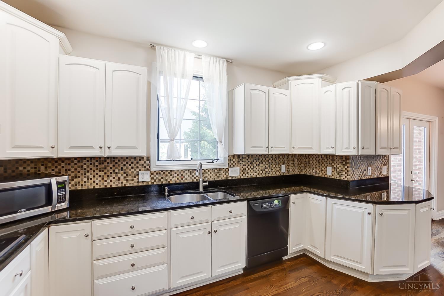 8676 Kenwood Road Cincinnati, OH 45242 - Photo 10 of 50