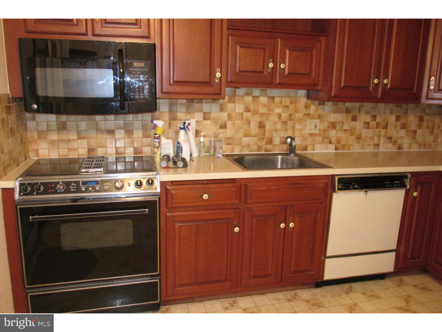 318 Beavens Road Reading, PA 19608 - Photo 3 of 18 Kitchen