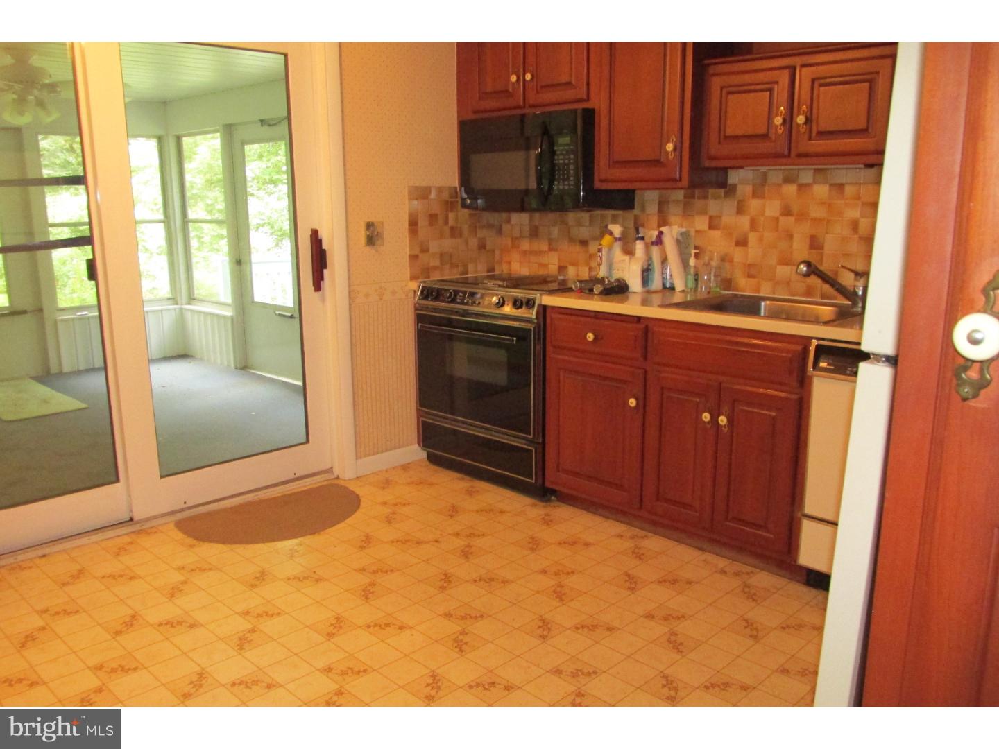 318 Beavens Road Reading, PA 19608 - Photo 5 of 18 Kitchen
