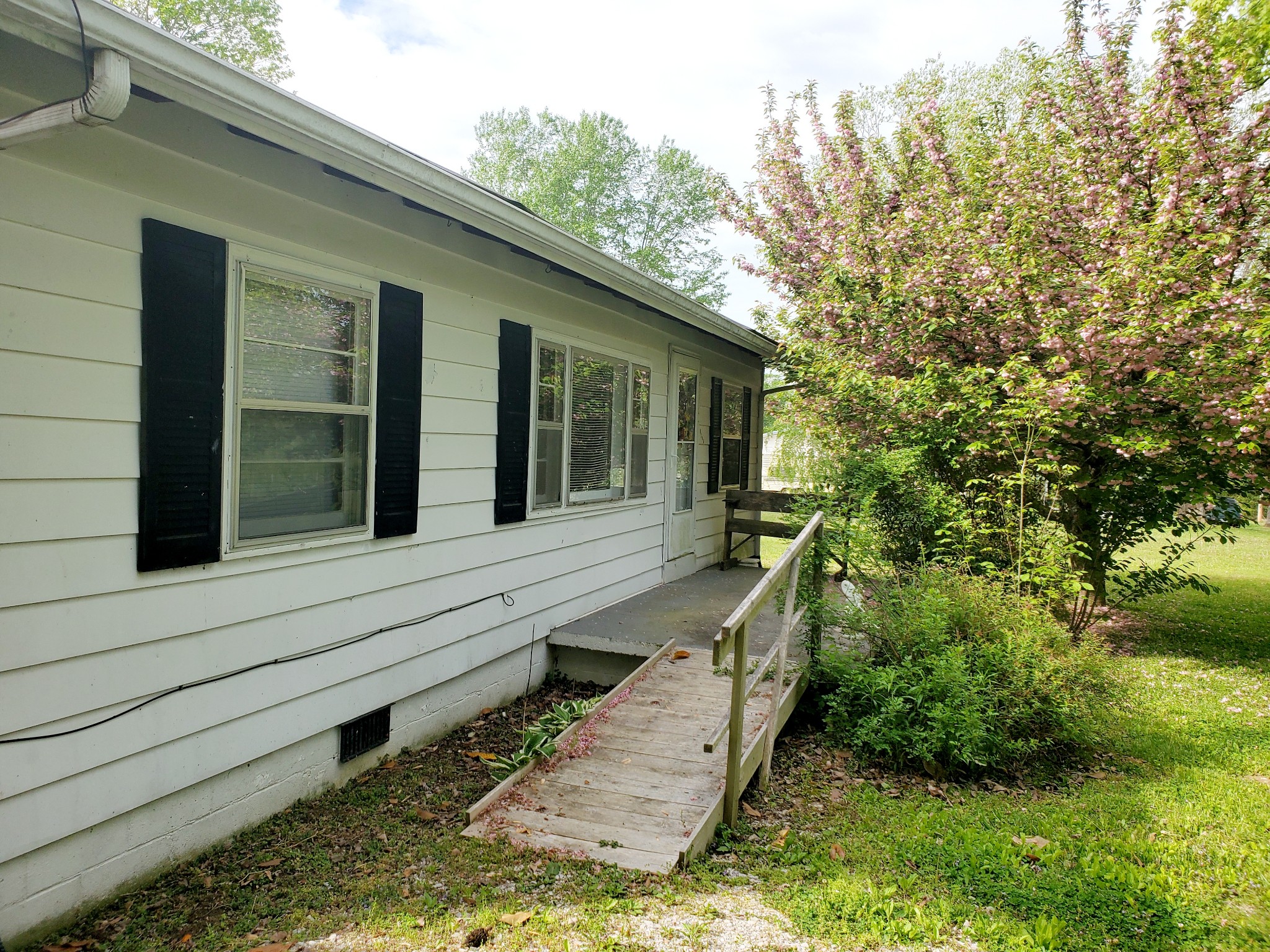 8340 Austin Bottom Road Baxter, TN 38544 - Photo 5 of 32 a house view with a outdoor space