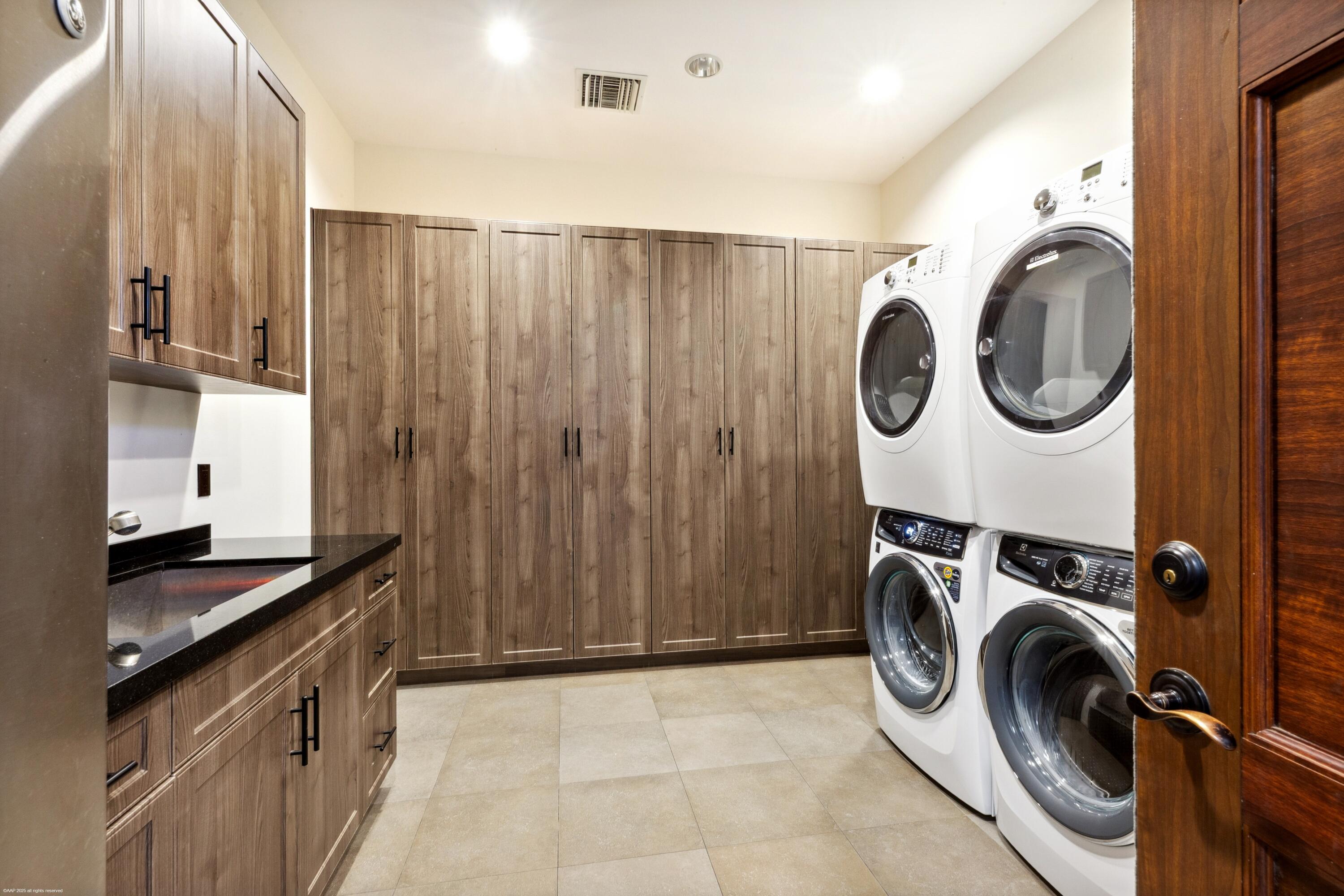 14775 Equestrian Way, Unit STALLS Wellington, FL 33414 - Photo 16 of 19 a utility room with dryer and washer