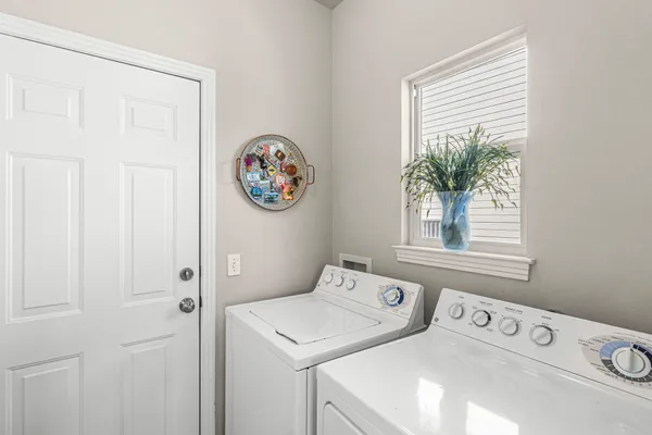 $900,000 | 7716 Waldon Drive, Unit E, Austin, TX 78750