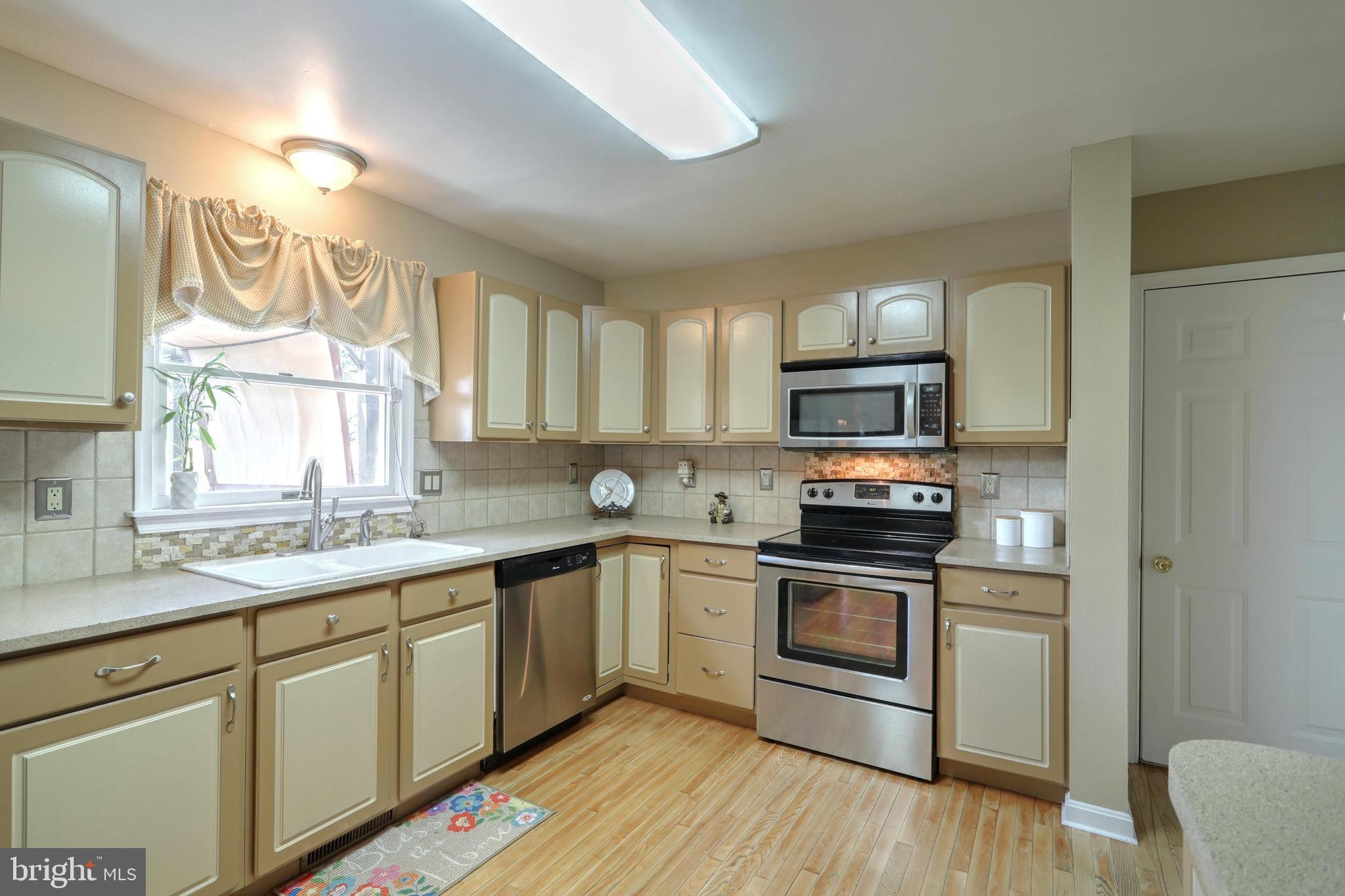 2085 Greenbriar Road York, PA 17404 - Photo 14 of 25 Gallery Image 14