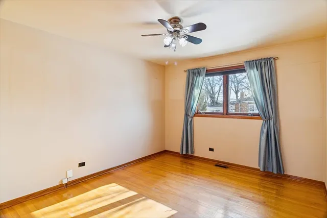 $359,900 | 8301 Normandy Avenue, Burbank, IL 60459