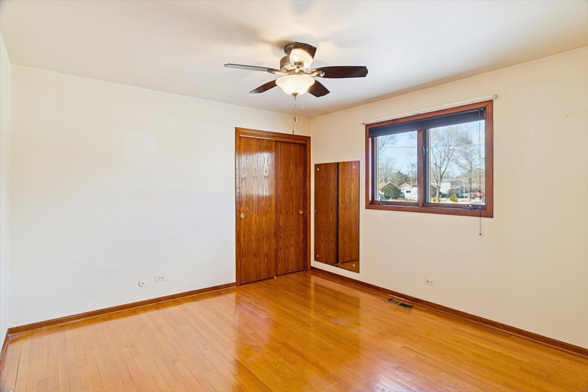 8301 Normandy Avenue Burbank, IL 60459 - Photo 6 of 15