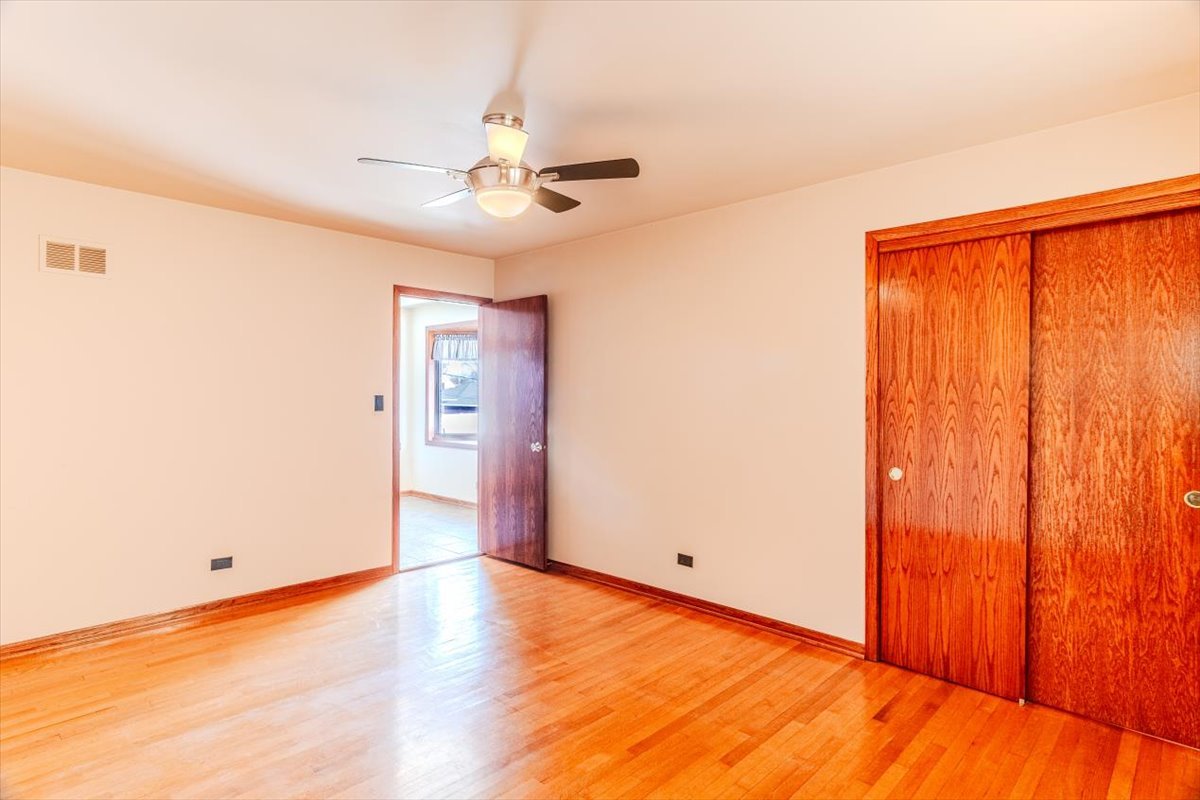 8301 Normandy Avenue Burbank, IL 60459 - Photo 7 of 15