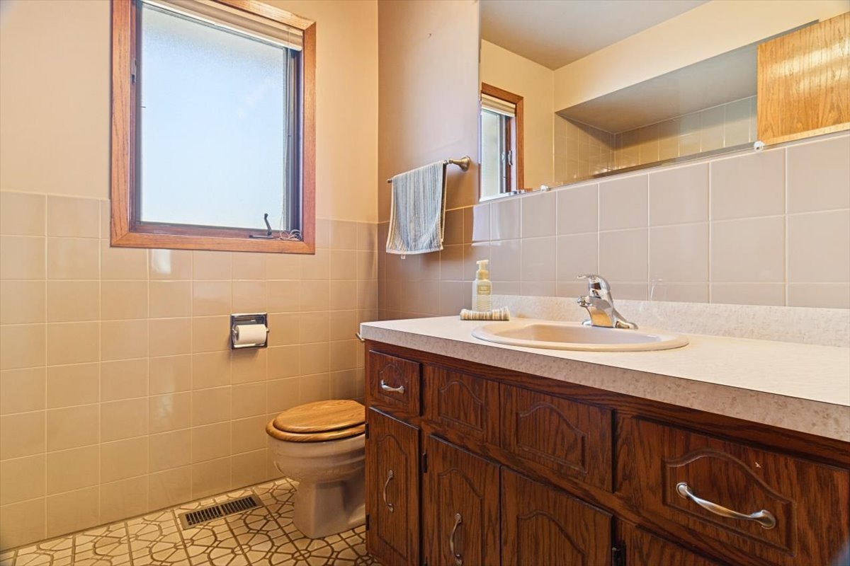 8301 Normandy Avenue Burbank, IL 60459 - Photo 9 of 15