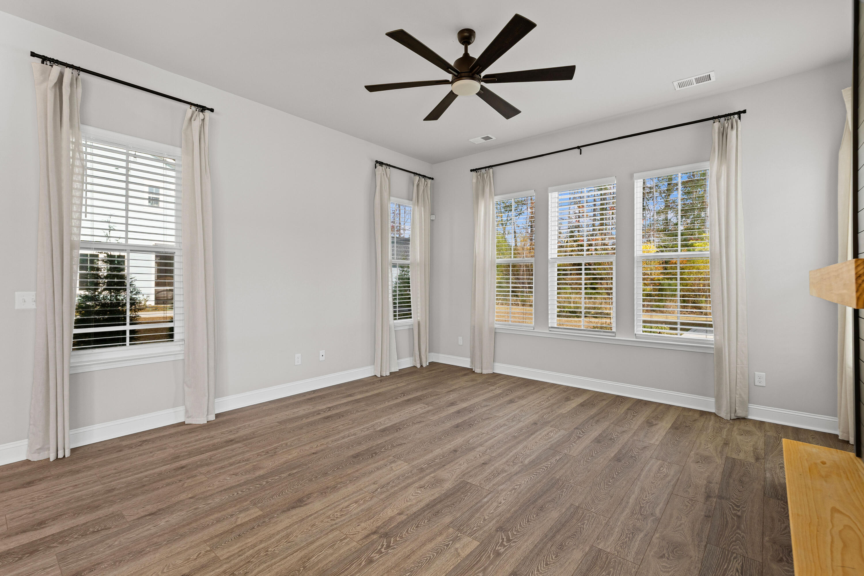 385 Woodgate Way Summerville, SC 29485 - Photo 16 of 45 Living Room