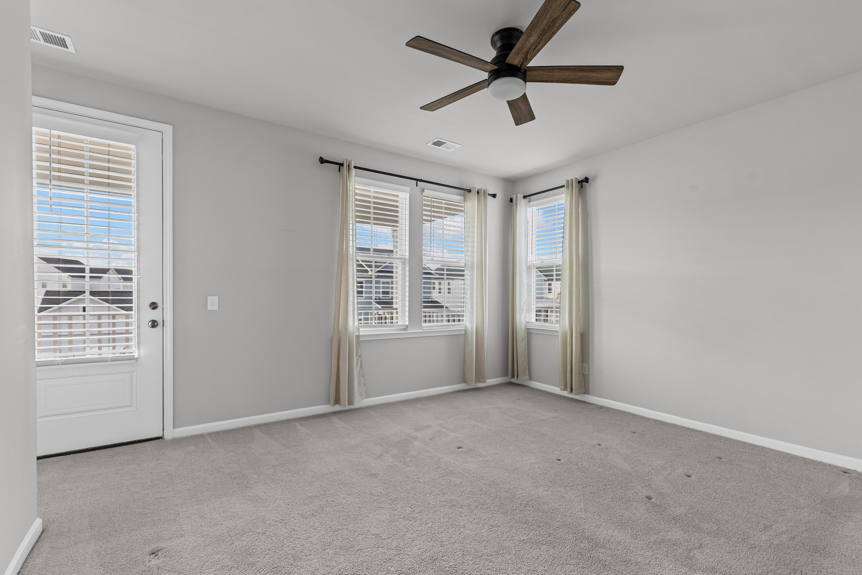 385 Woodgate Way Summerville, SC 29485 - Photo 22 of 45 Primary Suite