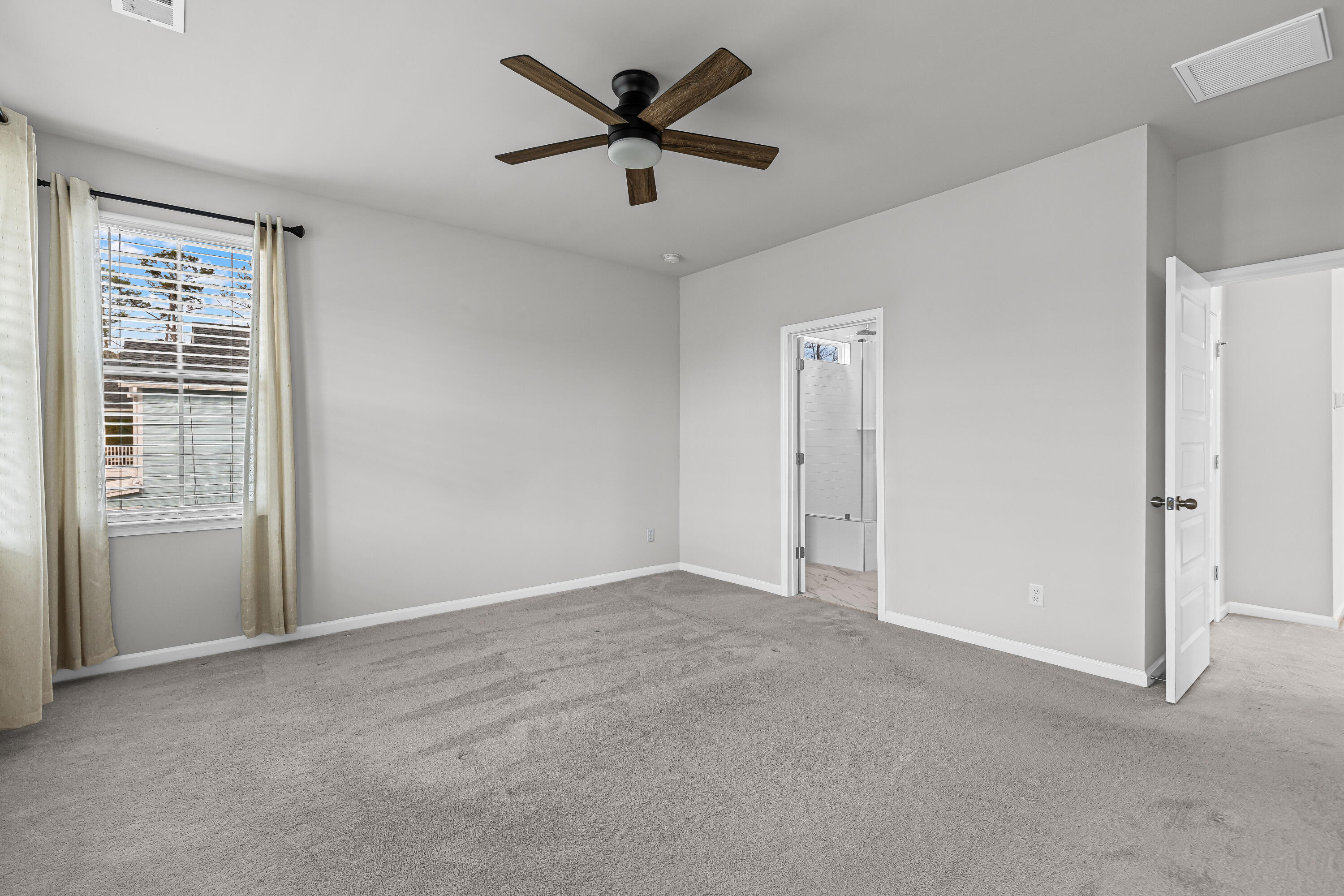 385 Woodgate Way Summerville, SC 29485 - Photo 24 of 45 Primary Suite to Bath