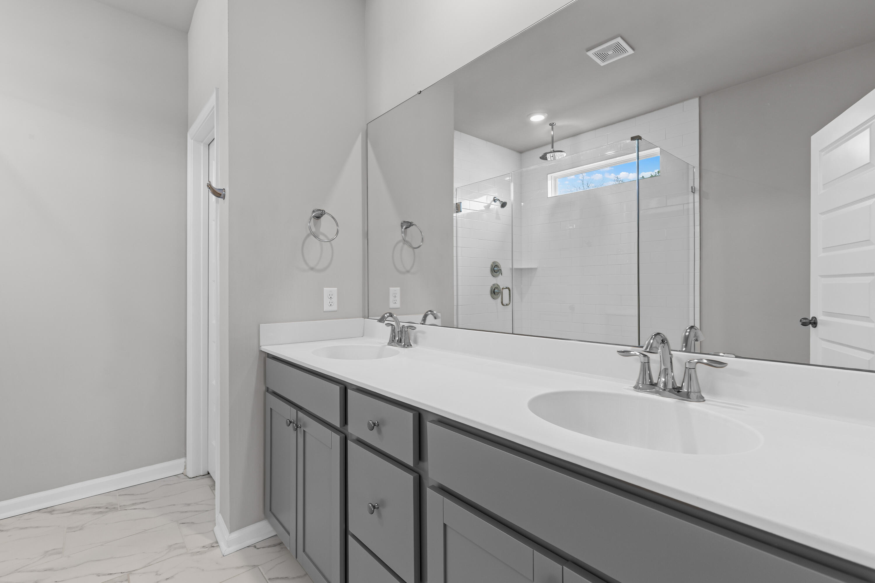 385 Woodgate Way Summerville, SC 29485 - Photo 25 of 45 Primary Bathroom