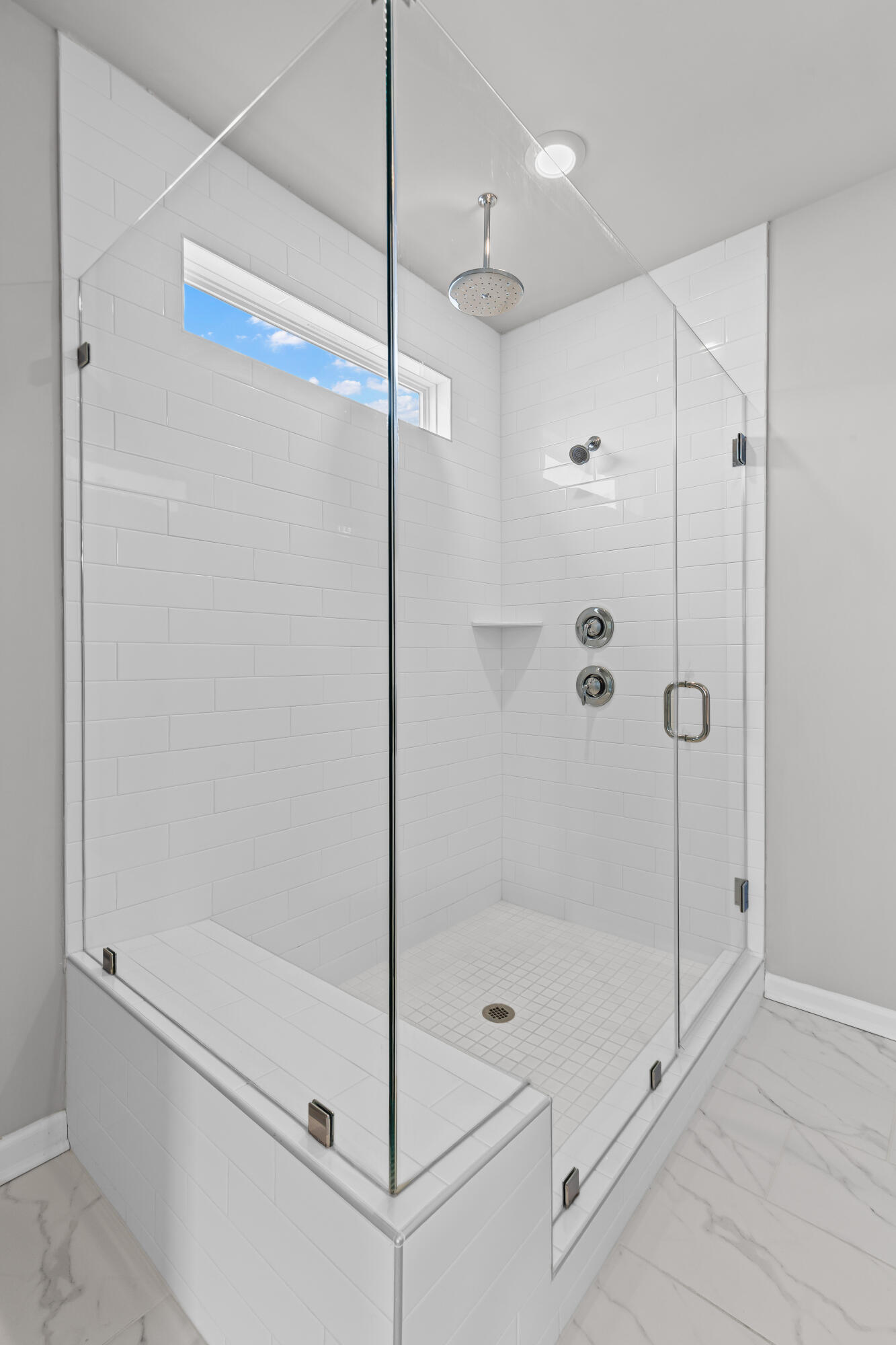 385 Woodgate Way Summerville, SC 29485 - Photo 26 of 45 Frameless walk in shower