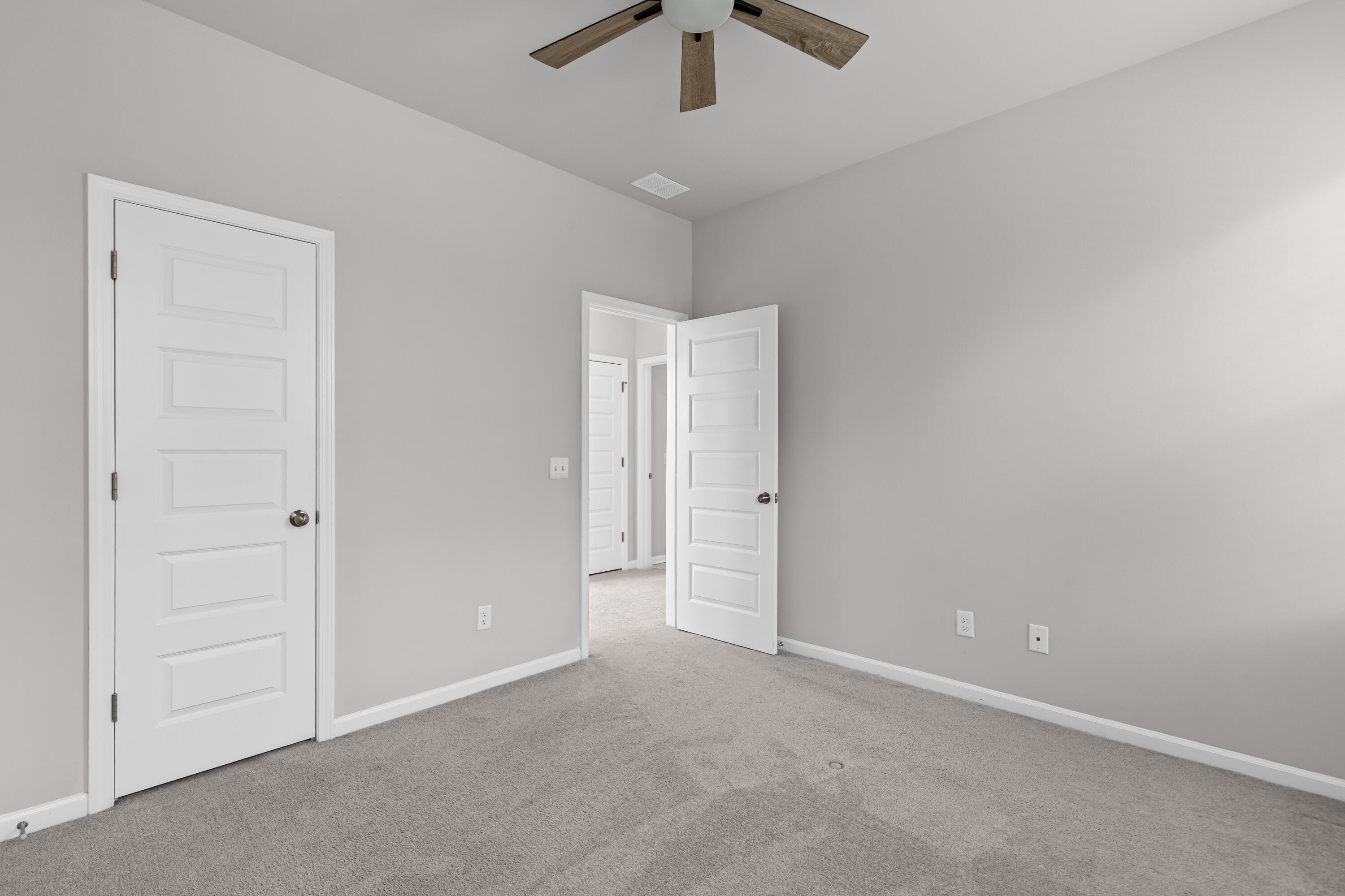 385 Woodgate Way Summerville, SC 29485 - Photo 30 of 45 Guest Bedroom 2