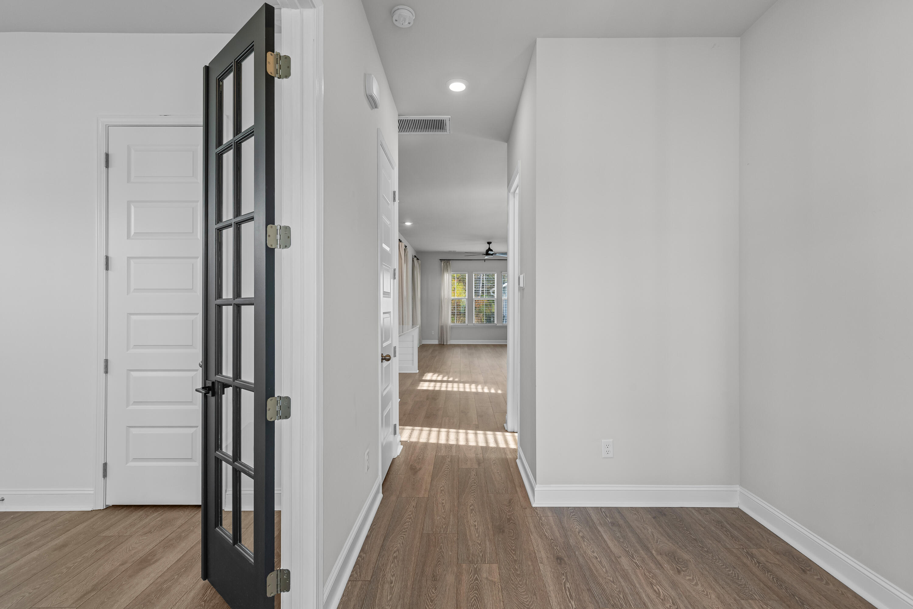 385 Woodgate Way Summerville, SC 29485 - Photo 3 of 45 Entry