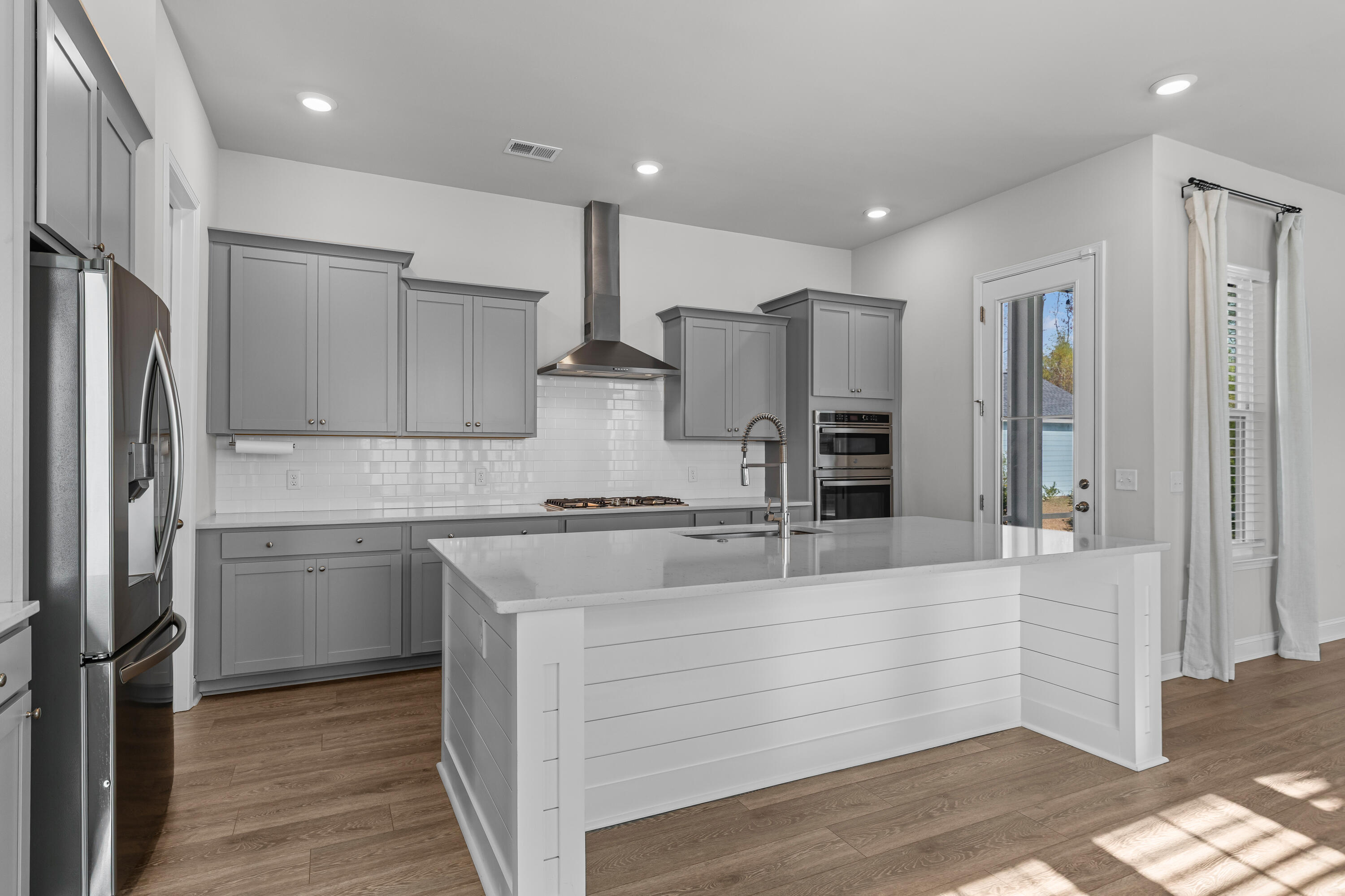 385 Woodgate Way Summerville, SC 29485 - Photo 8 of 45 Kithcen