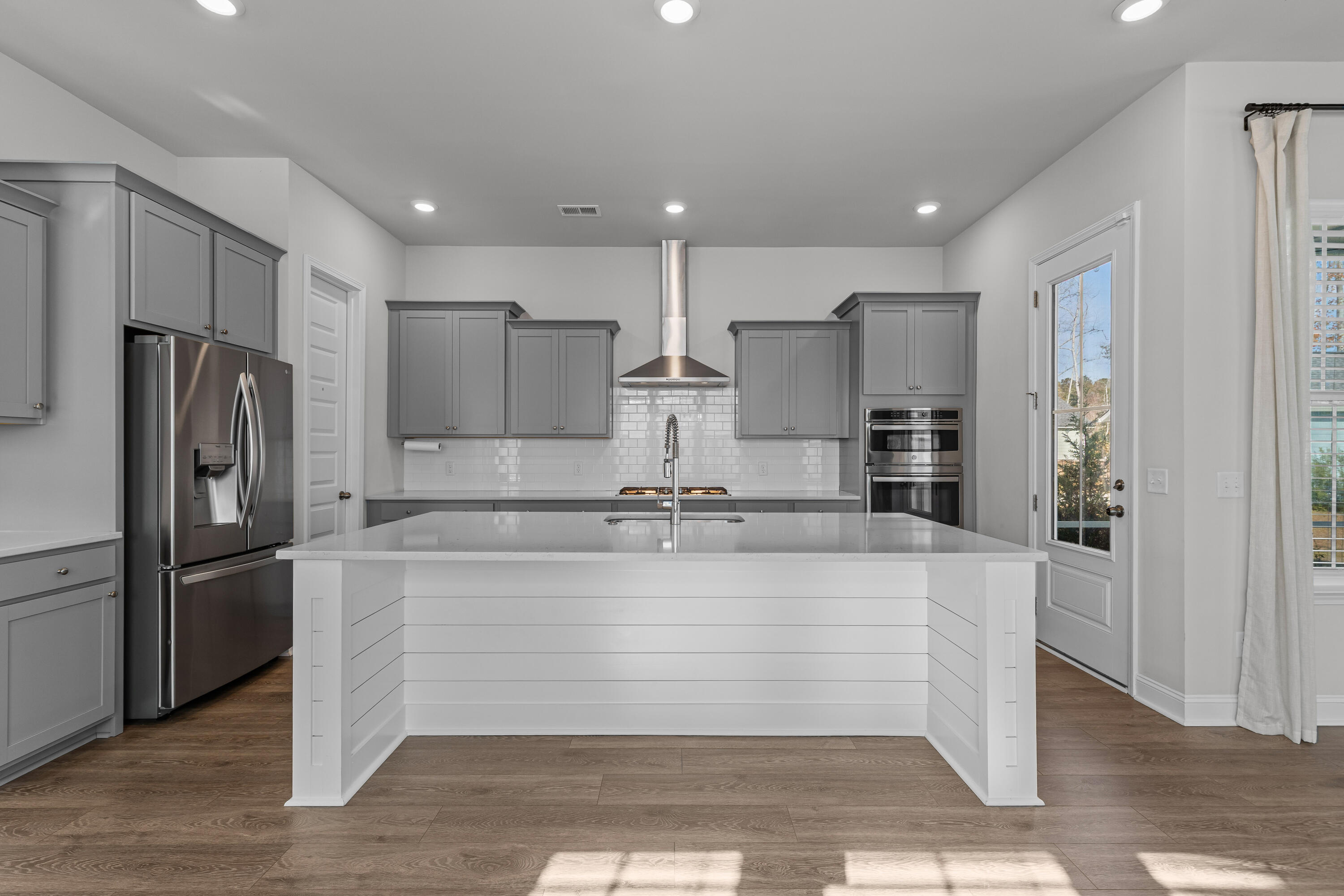 385 Woodgate Way Summerville, SC 29485 - Photo 9 of 45 Kitchen