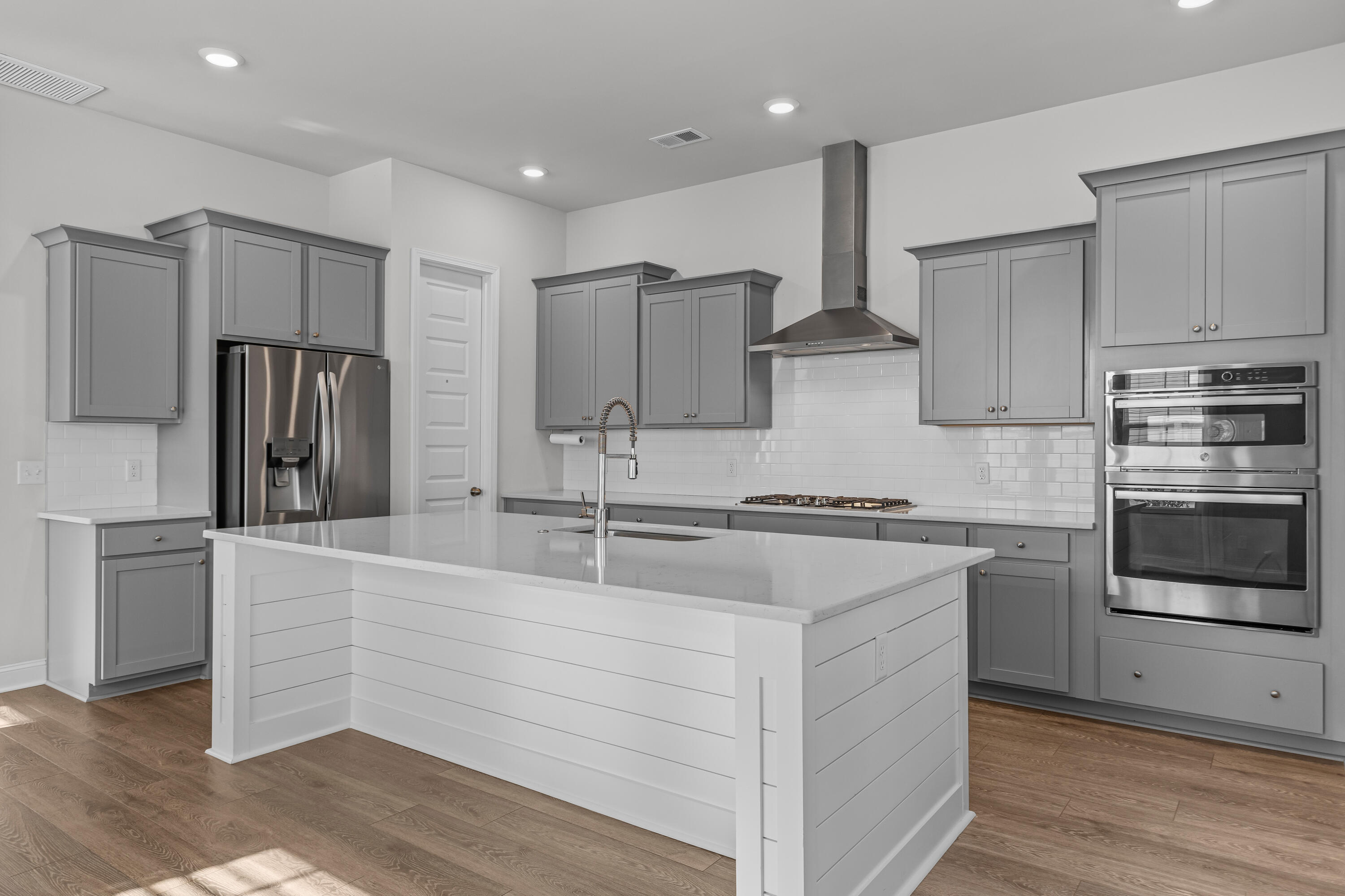 385 Woodgate Way Summerville, SC 29485 - Photo 10 of 45 Kitchen