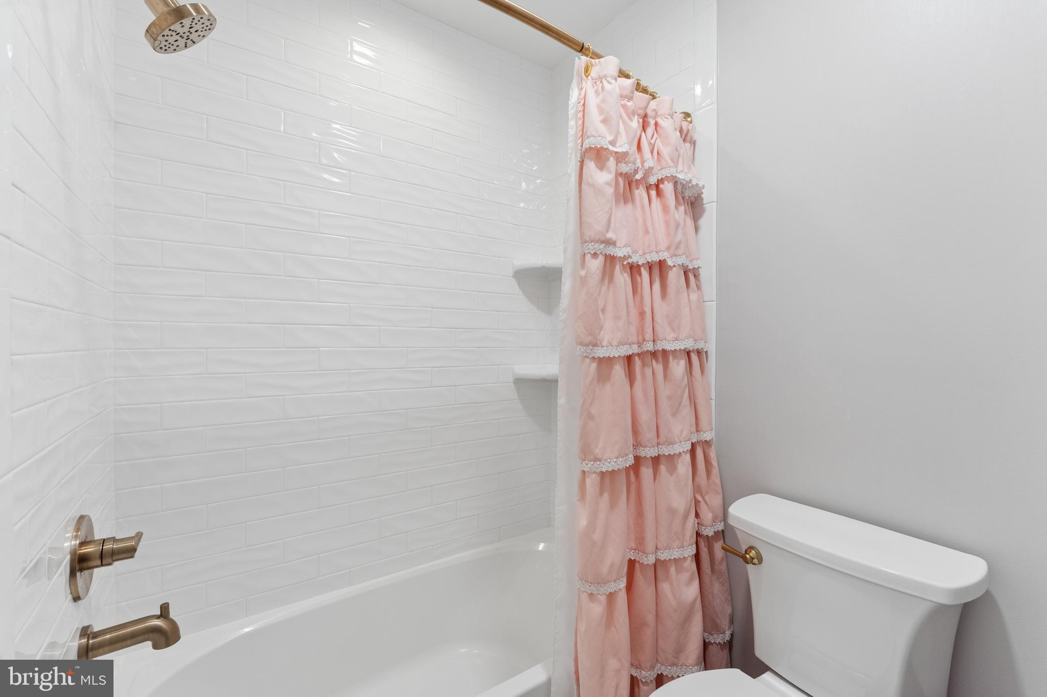 23342 Higbee Lane Brambleton, VA 20148 - Photo 49 of 73 a bathroom with a toilet and a shower