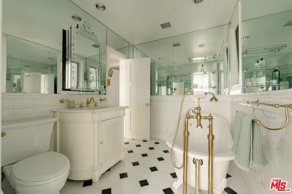 $999,000 | 1424 North Crescent Heights Boulevard, Unit 54, West Hollywood, CA 90046