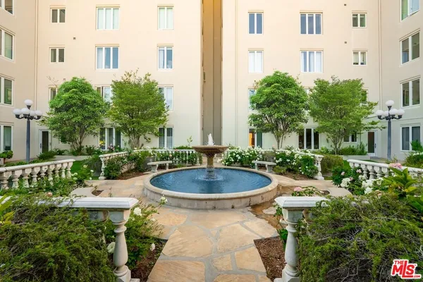 $999,000 | 1424 North Crescent Heights Boulevard, Unit 54, West Hollywood, CA 90046